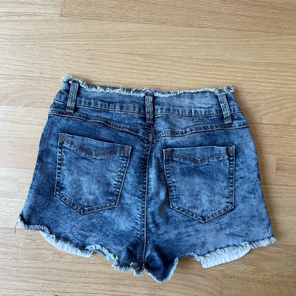 Vintage Reunion High Rise Distressed Denim Shorts Size 5 / 27 EUC - Picture 4 of 7